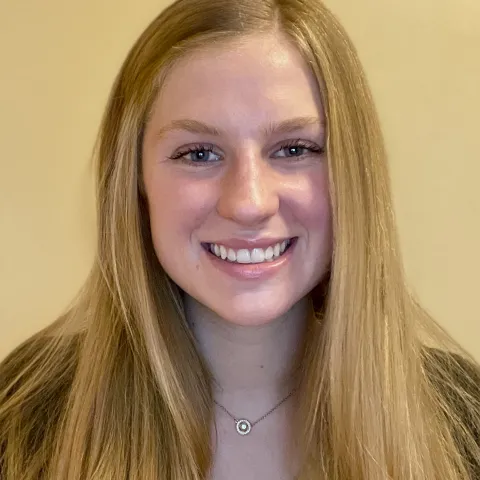 Headshot of Lauren Hanson